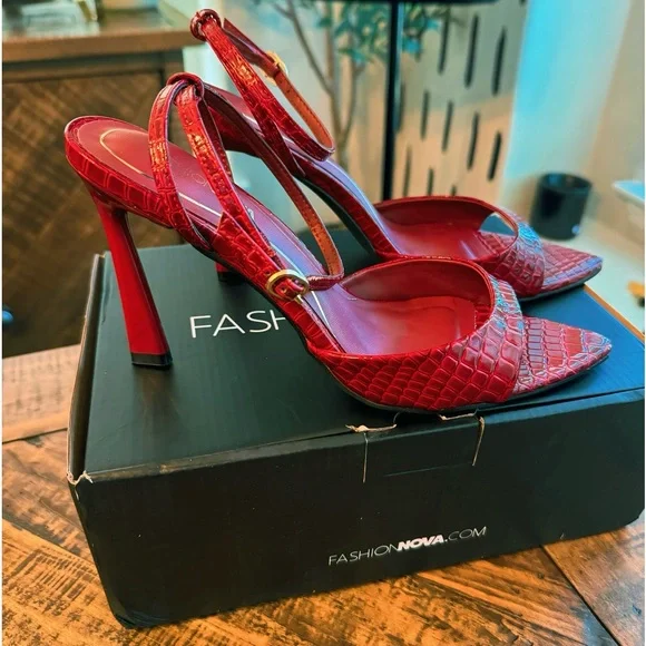 Seraphine Stiletto Heels from Fashion Nova - Burgundy 👠 - Picture 6 of 10